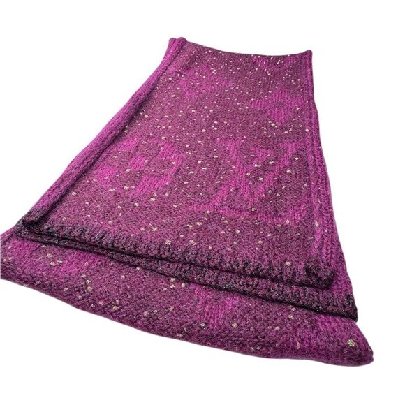 Louis Vuitton Monogram Sparkle Scarf - Picture 2 of 4